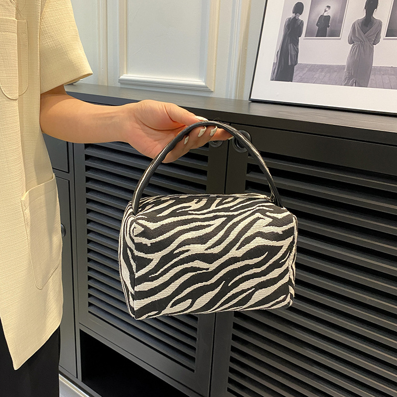 Leopard Makeup Bag Luxury  Lar - Luxury Skincare & Spa Photos 评论和价格
